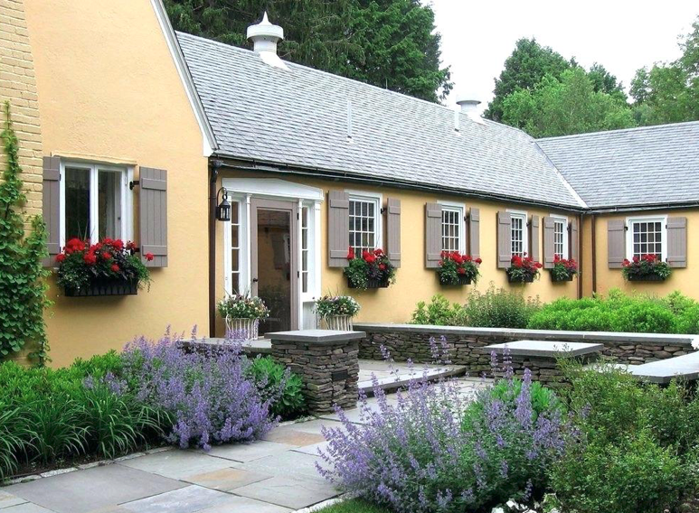 House with flowers French Country