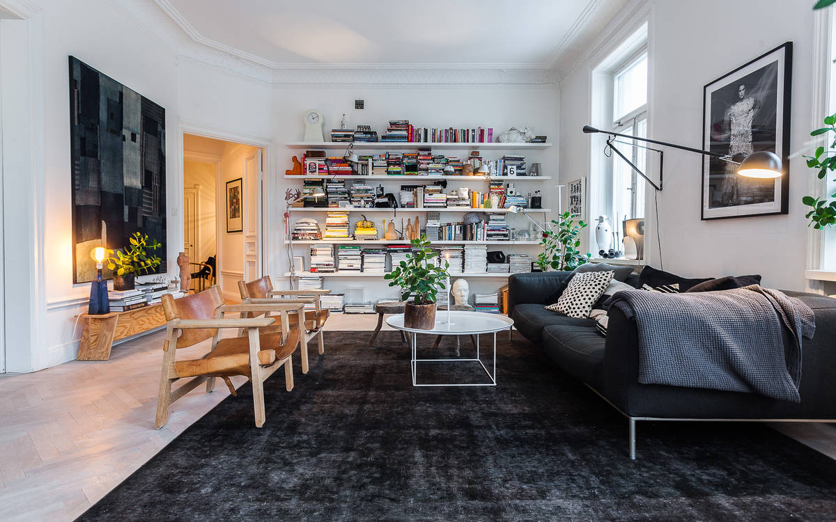 living room with chairs and book shelves